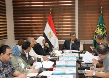 محافظ القليوبية يترأس اجتماع مجلس إدارة المناطق الصناعية لبحث طلبات المستثمرين واعتماد قرارات تنظيمية لدعم الاستثمار