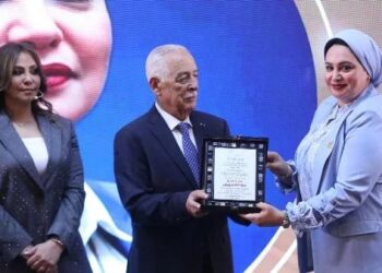 رئيس الديوان الملكي الهاشمى يكرم النائبة سولاف درويش خلال احتفالية “الاستقلال والاستثمار” في الأردن