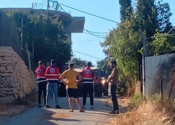 الاحتلال يقمع أهالي نحالين بالغاز وقنابل الصوت لتأمين هدم المنازل غرب بيت لحم