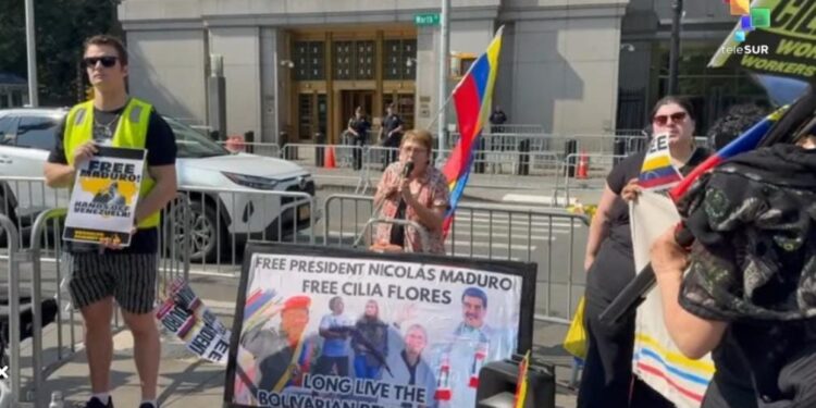 الرئيس الفنزويلي نيكولاس مادورو والسيدة الأولى سيليا فلوريس، يمثلان اليوم الأربعاء أمام المحكمة الجزئية الأمريكية