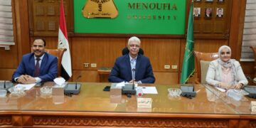 رئيس جامعة المنوفية يتابع مشروعات التحول الرقمي ويؤكد: تطوير الخدمات الإلكترونية أولوية استراتيجية لبناء جامعة ذكية