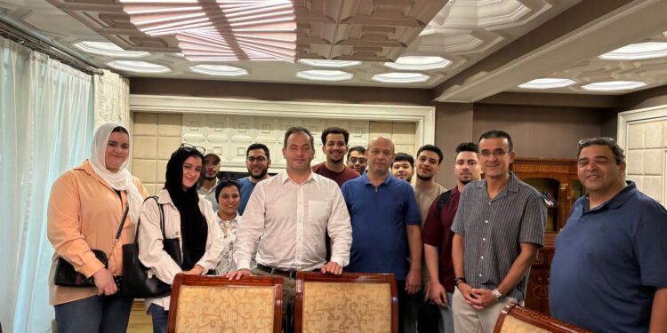 القائم بأعمال سفارة مصر في أستانا يجري مهمة قنصلية بمدينة ألماتي لخدمة أبناء الجالية المصرية