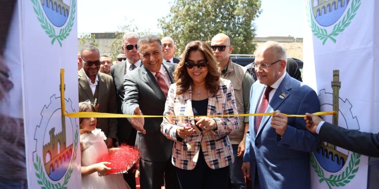 في ختام جولتها بمحافظة القليوبية.. وزيرة التنمية المحلية والبيئة ومحافظ القليوبية يفتتحان ثلاثة مراكز تكنولوجية جديدة بالقناطر الخيرية