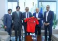 بالصور …أبو ريدة يستقبل السفير الباكستاني في مصر
