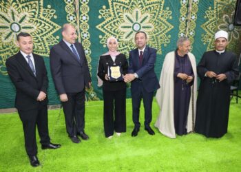 محافظ المنوفية يکرم 229 طالبا وطالبة من أوائل الشهادة الإعدادية العامة والأزهرية