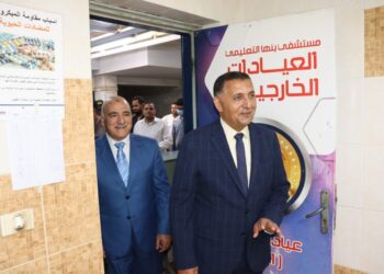 محافظ القليوبية يتفقد انتظام العمل بالفترة المسائية للعيادات الخارجية بمستشفى بنها التعليمي عقب بدء تشغيلها