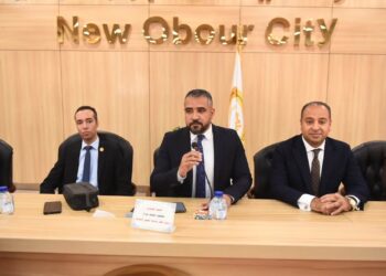 تنفيذاً لتوجيهات المهندسة راندة المنشاوي.. تنفيذ 7 قرعات علنية لتسكين المواطنين الذين تم توفيق أوضاعهم على مدار يومين بمدينة العبور الجديدة