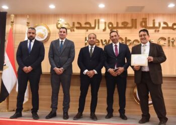 الدكتور أحمد عمارة يعقد اجتماعًا موسعًا بالإدارات العقارية والقانونية والتقنين بمدينة العبور الجديدة.. ويؤكد على دفع الاستثمار ومتابعة تنفيذ حزمة التيسيرات الجديدة