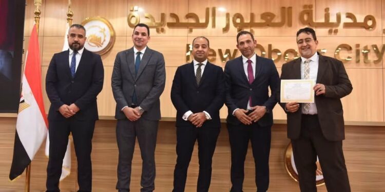 الدكتور أحمد عمارة يعقد اجتماعًا موسعًا بالإدارات العقارية والقانونية والتقنين بمدينة العبور الجديدة.. ويؤكد على دفع الاستثمار ومتابعة تنفيذ حزمة التيسيرات الجديدة