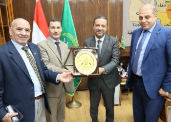 محافظ المنوفية يلتقي وفد مجلس الأمناء والآباء والمعلمين لمناقشة عدد من الملفات الهامة وتعزيز التعاون المشترك لدعم المنظومة التعليمية …