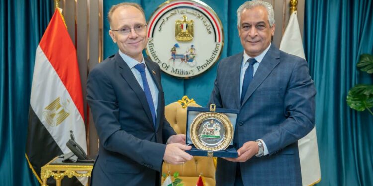 السفير البلغارى بالقاهرة يبحث التعاون في مجال الصناعات الدفاعية مع وزير الدولة للإنتاج الحربى