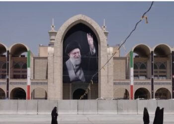 إيران تُشيّع علي خامنئي في جنازة تاريخية.. 20 مليون مشارك متوقع ووعود بالانتقام