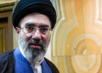 الحاكم الغامض لإيران يبعث بإشارة متشددة تجاه ترامب