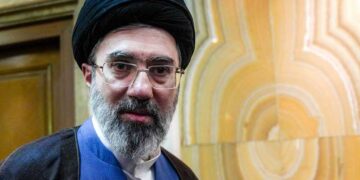 الحاكم الغامض لإيران يبعث بإشارة متشددة تجاه ترامب