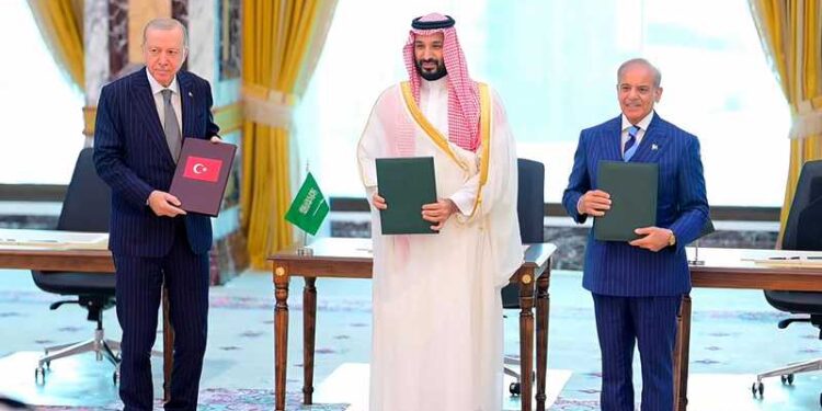 توقيع اتفاقية للدفاع المشترك بين السعودية وتركيا وباكستان