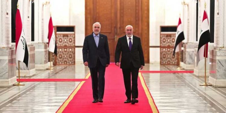 رئيس العراق: تسهيل لبعض ناقلات النفط العراقي في مضيق هرمز
