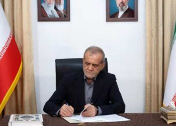 الحصار والعقوبات يخنقان إيران.. وبزشكيان يعلن قيودا حكومية