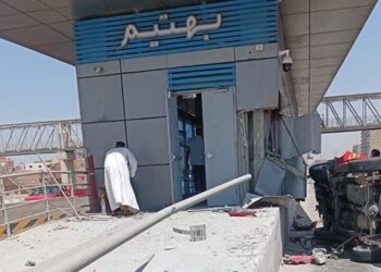 اصطدام سيارة بمحطة بهتيم للأتوبيس الترددي وتأخير حركة التشغيل