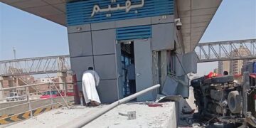 اصطدام سيارة بمحطة بهتيم للأتوبيس الترددي وتأخير حركة التشغيل