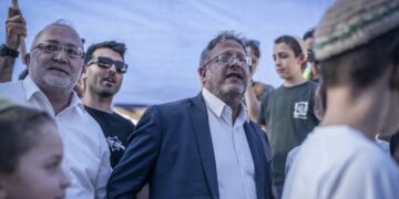 بن غفير يزور سجن الدامون ويشدد على معاناة الأسيرات الفلسطينيات