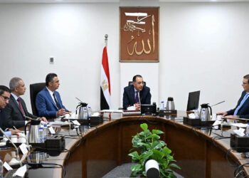 مدبولي يتابع توافر السلع الأساسية ويؤكد تعزيز المخزون الاستراتيجي وضبط الأسواق