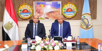 وزير العمل ومحافظ مطروح يسلّمان عقود عمل لذوي الهمم تنفيذًا لتوجيهات الرئيس السيسي