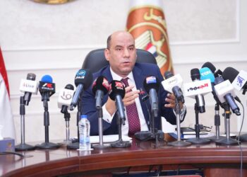 بتوجيهات السيسي.. وزير العمل يطلق قواعد جديدة لتنظيم القطاع الخاص: حماية للأجور وحقوق العمال ودعم الاستثمار والاستقرار
