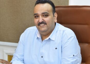 مصطفى مكي يهنئ الأستاذ الدكتور روماني ثابت بتوليه إدارة مستشفى الزيتون التخصصي.. ومسيرة نجاح تُبشر بمرحلة جديدة