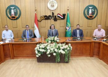 في إجتماع موسع بمسؤولي الصحة محافظ المنوفية يتابع منظومة العمل بالقطاع الصحي ويناقش آليات تطوير الخدمات ويؤكد لا تهاون في صحة المواطن