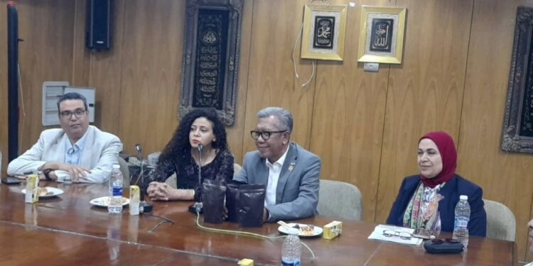 سفير إندونيسيا يبحث فرص الاستثمار المتاحة بأسوان.. ويكشف حجم التبادل التجارى مع مصر