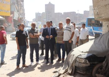 محافظ القليوبية يوجه بحملة مكبرة لرفع الإشغالات وتحسين مستوى النظافة بشارع 15 مايو بشبرا الخيمة