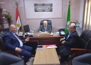 وكيل وزارة الصحة بالقليوبية يبحث مع رئيس مجلس إدارة المعهد الفني النموذجي للتمريض بالعبور سبل التعاون في تدريب الطلاب بالمستشفى المركزي الجديد
