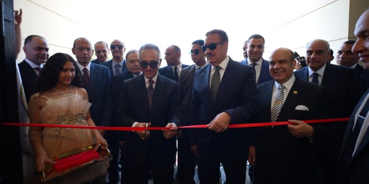 وزير العدل يفتتح محكمة بورفؤاد الجزئية بمحافظة بورسعيد ويلتقي القضاة وأعضاء النيابة العامة بدائرة استئناف الاسماعلية ويكرم المتميزين 