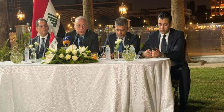 خلال استقباله نخبة من الجالية العراقية في مصر
