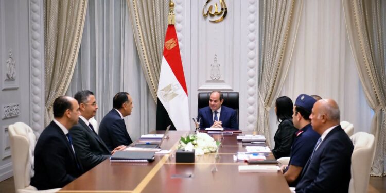 الرئيس السيسي يجتمع بمدينة العلمين اليوم، مع مصطفى مدبولي و وزيرة التضامن الاجتماعي ووزير التموين والتجارة الداخلية، ووزير الزراعة