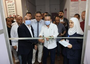في بشري ساره لأهالي بركة السبع محافظ المنوفية يضع حجر أساس مبني ” الطوارئ الجديد” بمستشفى بركة السبع المركزي بطاقة 140 أسرة و باستثمارات 60 مليون جنيه بالمشاركة المجتمعية
