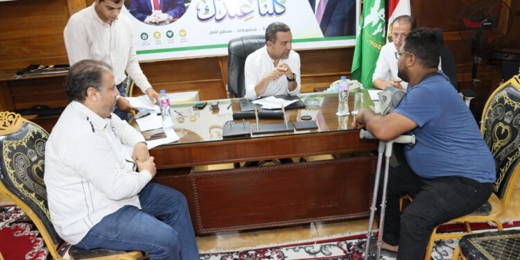 «كلنا عندك» تصل محطتها التاسعة.. محافظ المنوفية يستمع لشكاوى 150 مواطنًا ويوجه بحلول عاجلة