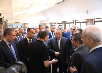 وزير التعليم العالي والبحث العلمي والقائم بعمل وزير الثقافة يتفقد مكتب التنسيق الرئيسي بجامعة القاهرة