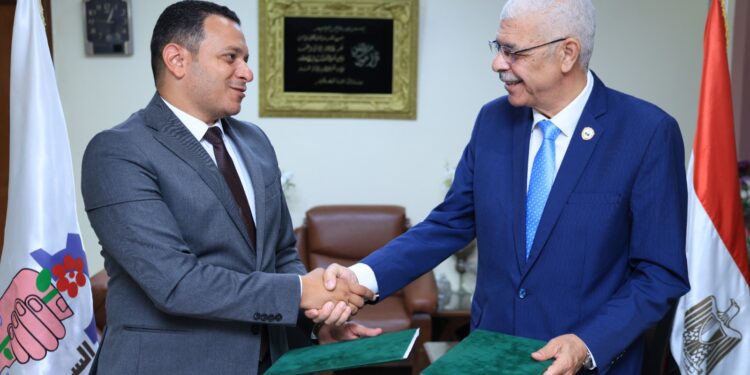 انطلاقة جديدة لتوسعات جامعة المنوفية بمدينة السادات..رئيس جامعة المنوفية ورئيس جهاز مدينة السادات يوقعان عقد التمليك النهائي لخمسة أفدنة