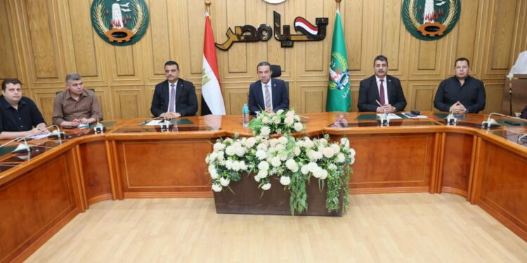 محافظ المنوفية يترأس اجتماعا موسعاً بمسؤولي التموين ويوجه بـالمرور اليومي على الأسواق والمخابز وتعزيز الرقابة التموينية والتعامل الفوري مع شكاوى المواطنين
