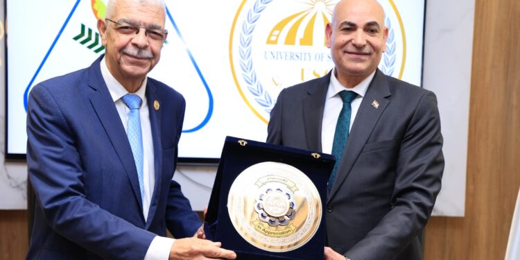 جامعة المنوفية تعزز شراكاتها الاستراتيجية..رئيس الجامعة يوقع بروتوكول تعاون مع جامعتي مدينة السادات الحكومية والأهلية لتقديم خدمات طبية متكاملة