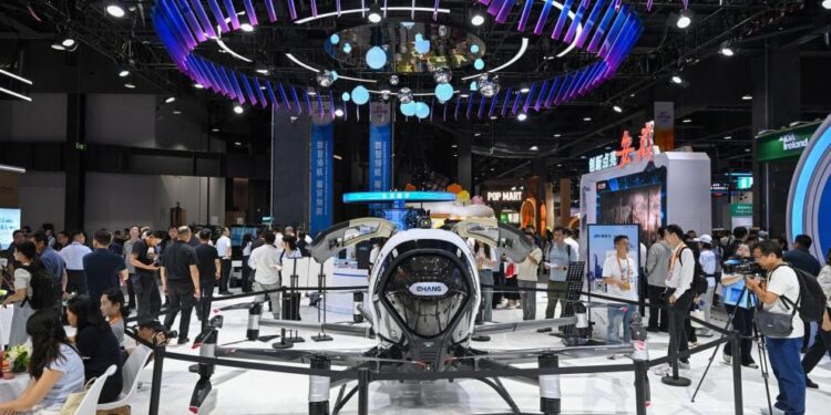 شينخوا : نمو تجارة الخدمات في الصين بنسبة 8.3 بالمئة خلال النصف الأول من عام 2026