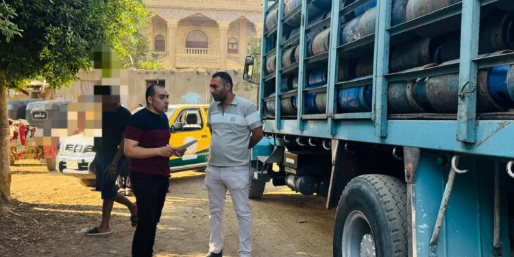 استمرارا للضربات الاستباقيةمحافظ المنوفية : ضبط 395 أسطوانة بوتاجاز مدعمة قبل بيعها بالسوق السوداء في حملة تفتيشية بمنوف ويوجه بتكثيف الرقابة التموينية لضبط المتلاعبين