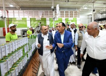 رئيس الوزراء يفتتح كورنيش 30 يونيو المطور بمطروح.. ويتفقد معرض «كنوز مصر»