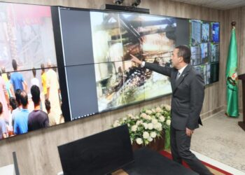 من موقع الحادث بالصور : محافظ المنوفية يتفقد ميدانياً حريق منفذ بيع وتعبئة مواد البناء والدهانات بأجهور الرمل ويؤكد التعامل الفوري مع الحادث