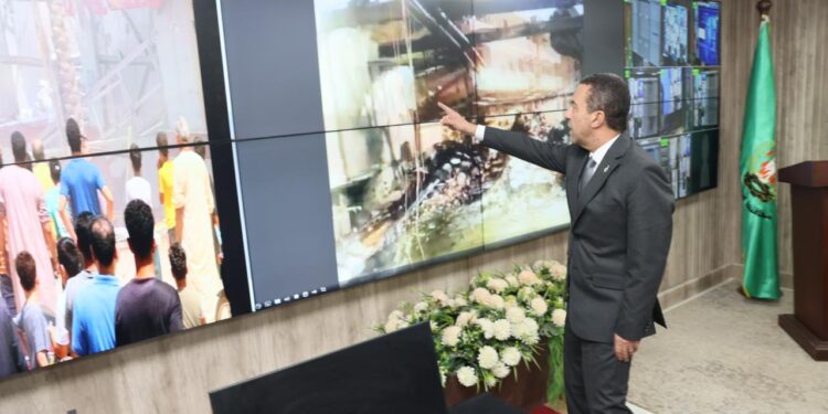 من موقع الحادث بالصور : محافظ المنوفية يتفقد ميدانياً حريق منفذ بيع وتعبئة مواد البناء والدهانات بأجهور الرمل ويؤكد التعامل الفوري مع الحادث