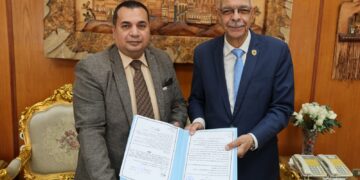 رئيس جامعة المنوفية يتسلم عقد إشهار النادي الرياضي للجامعة.. خطوة جديدة نحو إنشاء صرح رياضي متكامل