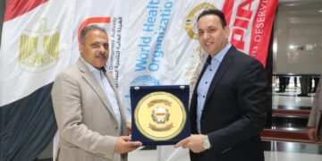 وزير العمل ومحافظ الشرقية يتابعان منظومة الإنتاج بمصنع «يوتوبيا للصناعات الدوائية» بالعاشر من رمضان