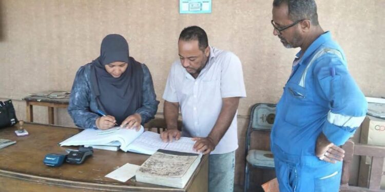 رئيس مدينة سفاجا يتابع أعمال لجنة المرور والرقابة على محطات الوقود والمواد البترولية بالمدينة