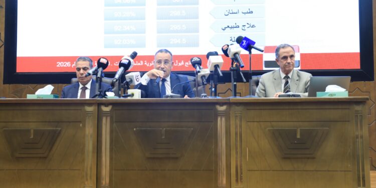وزير التعليم العالي والقائم بعمل وزير الثقافة يعلن الأماكن الشاغرة بالمرحلة الثانية لتنسيق القبول بالجامعات الحكومية والمعاهد لطلاب الثانوية العامة المصرية بالشعب العلمية بالنظام الحديث